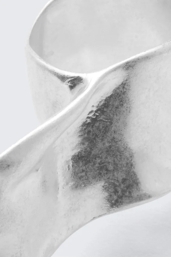 Skulpturaler Ring – Silber Skulpturaler Ring – Silber