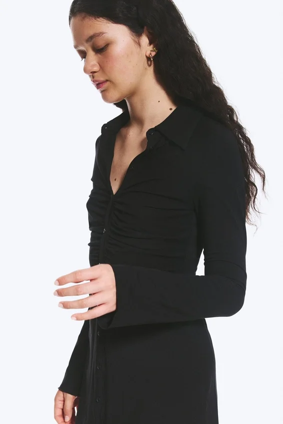 Slim-Fit-Kleid mit gerafften Ärmeln – Schwarz Slim-Fit-Kleid mit gerafften Ärmeln – Schwarz
