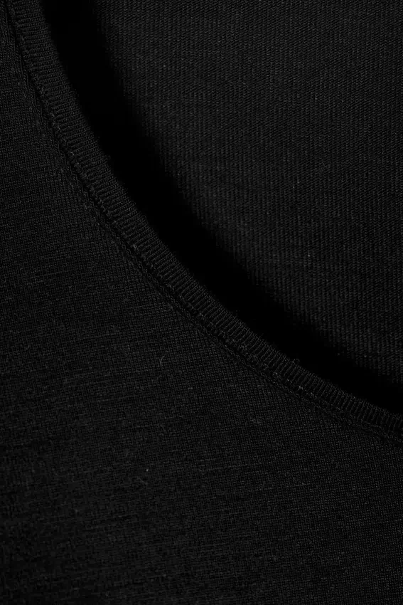 Slim-Fit-Langarmshirt aus Lyocell – Schwarz Slim-Fit-Langarmshirt aus Lyocell – Schwarz