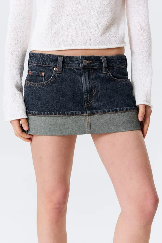 Slim-Fit-Mini-Rock aus Denim mit niedriger Leibhöhe – Blue Anthem – Mittelblau Slim-Fit-Mini-Rock aus Denim mit niedriger Leibhöhe – Blue Anthem – Mittelblau