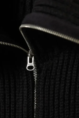 Slim-Fit-Strickjacke mit Reißverschluss und Rippmuster – Schwarz