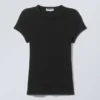 Slim-Fit-T-Shirt aus gerippter Baumwolle – Schwarz Slim-Fit-T-Shirt aus gerippter Baumwolle – Schwarz