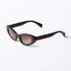 Sonnenbrille im Cat-Eye-Stil mit Flügeln – Schildpatt – Rot getönte Gläser