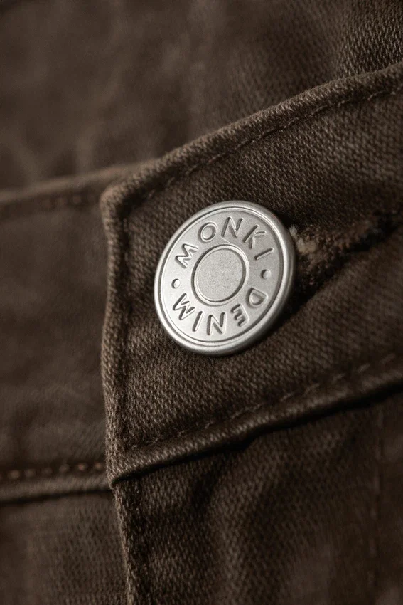 Spice Twill-Hose mit niedriger Leibhöhe und Umschlag – Dunkelbraun Spice Twill-Hose mit niedriger Leibhöhe und Umschlag – Dunkelbraun