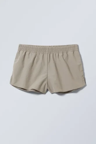 Sportliche Nylon-Shorts – Beige