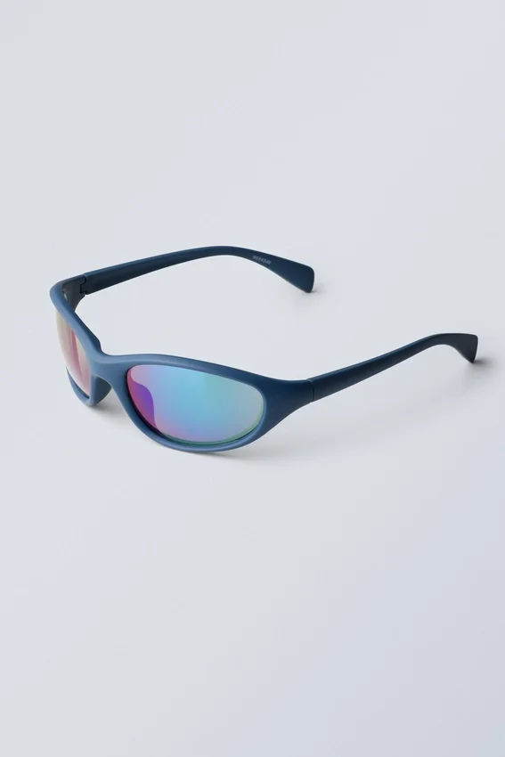 Sportliche ovale Sonnenbrille – zartblau Sportliche ovale Sonnenbrille – zartblau