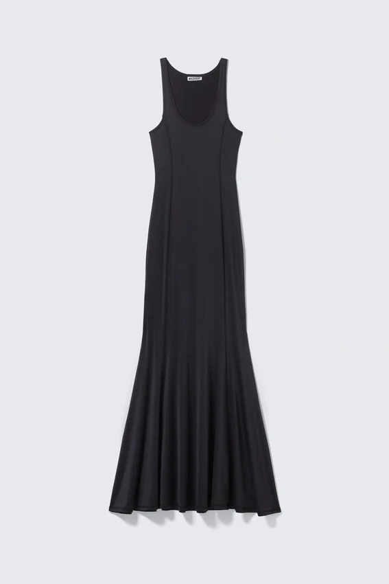 Sportliches Maxikleid mit ausgestelltem Rock – Schwarz Sportliches Maxikleid mit ausgestelltem Rock – Schwarz