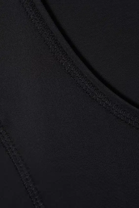Sportliches Maxikleid mit ausgestelltem Rock – Schwarz Sportliches Maxikleid mit ausgestelltem Rock – Schwarz