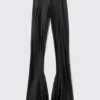 Stretch-Hose mit niedriger Leibhöhe und ausgestelltem Bein – Schwarz