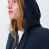 Strick-Kapuzenpullover mit Reißverschluss in Slim Fit – Dunkelblau Strick-Kapuzenpullover mit Reißverschluss in Slim Fit – Dunkelblau