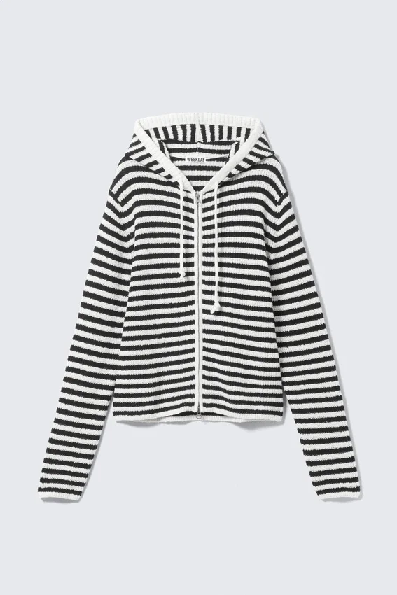Strick-Kapuzenpullover mit Reißverschluss in Slim Fit – schwarz-weiß gestreift Strick-Kapuzenpullover mit Reißverschluss in Slim Fit – schwarz-weiß gestreift