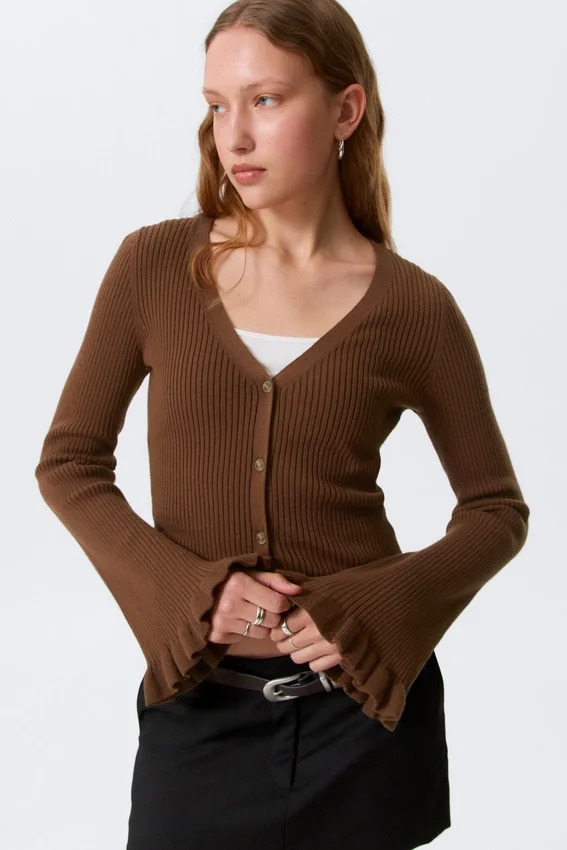 Strickjacke mit V-Ausschnitt – Dunkelbraun Strickjacke mit V-Ausschnitt – Dunkelbraun