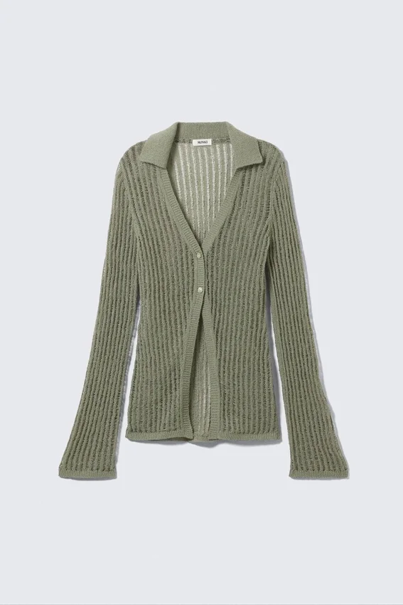 Strickjacke mit V-Ausschnitt und offenem Strickmuster – Khaki-Grün Strickjacke mit V-Ausschnitt und offenem Strickmuster – Khaki-Grün