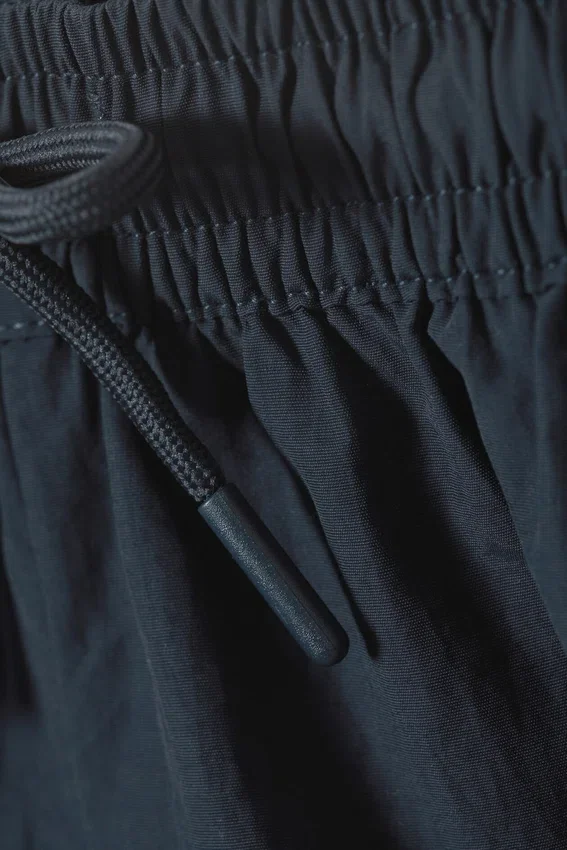 Strukturierte Badeshorts in mittlerer Länge – Dunkelblau Strukturierte Badeshorts in mittlerer Länge – Dunkelblau