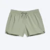 Strukturierte Badeshorts in mittlerer Länge – Hellstaubiges Khaki-Grün Strukturierte Badeshorts in mittlerer Länge – Hellstaubiges Khaki-Grün