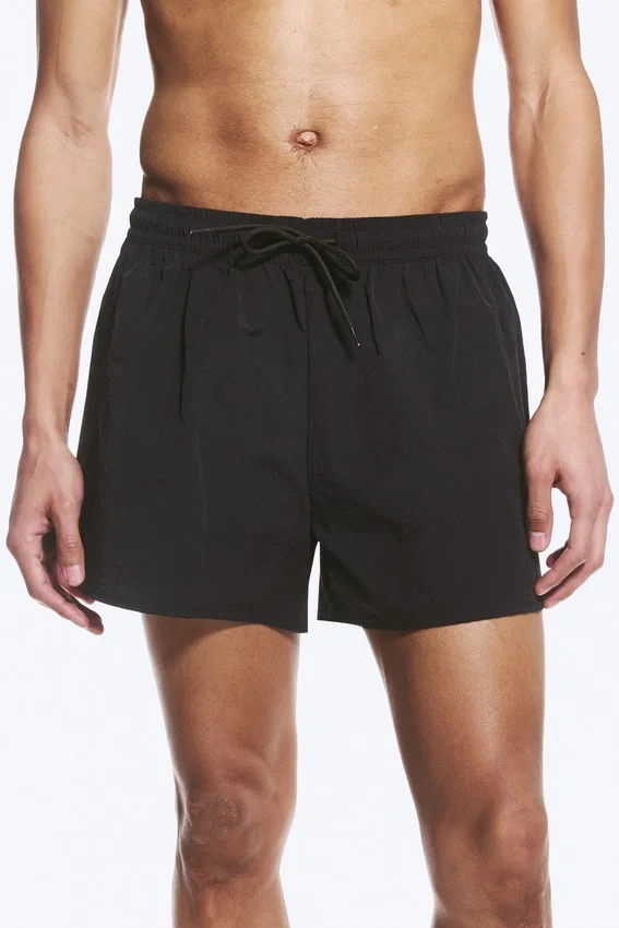 Strukturierte Badeshorts in mittlerer Länge – Schwarz Strukturierte Badeshorts in mittlerer Länge – Schwarz