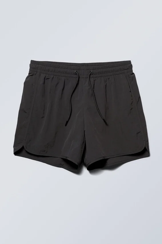 Strukturierte Badeshorts in mittlerer Länge – Schwarz Strukturierte Badeshorts in mittlerer Länge – Schwarz