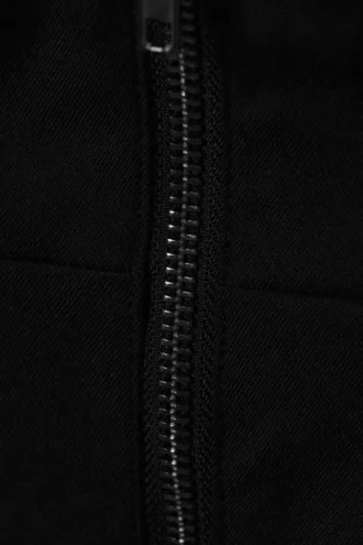 Strukturierte Weste mit Neckholder und Reißverschluss – Schwarz