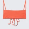 Strukturiertes Bikini-Oberteil mit quadratischem Ausschnitt – Leuchtendes Rot Strukturiertes Bikini-Oberteil mit quadratischem Ausschnitt – Leuchtendes Rot