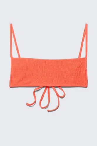 Strukturiertes Bikini-Oberteil mit quadratischem Ausschnitt – Leuchtendes Rot Strukturiertes Bikini-Oberteil mit quadratischem Ausschnitt – Leuchtendes Rot