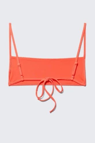 Strukturiertes Bikini-Oberteil mit quadratischem Ausschnitt – Leuchtendes Rot Strukturiertes Bikini-Oberteil mit quadratischem Ausschnitt – Leuchtendes Rot