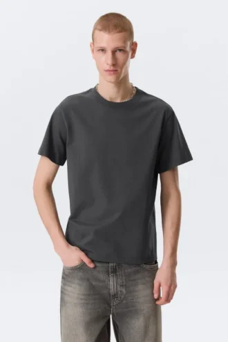 T-Shirt in klassischer Passform – Dunkelgrau