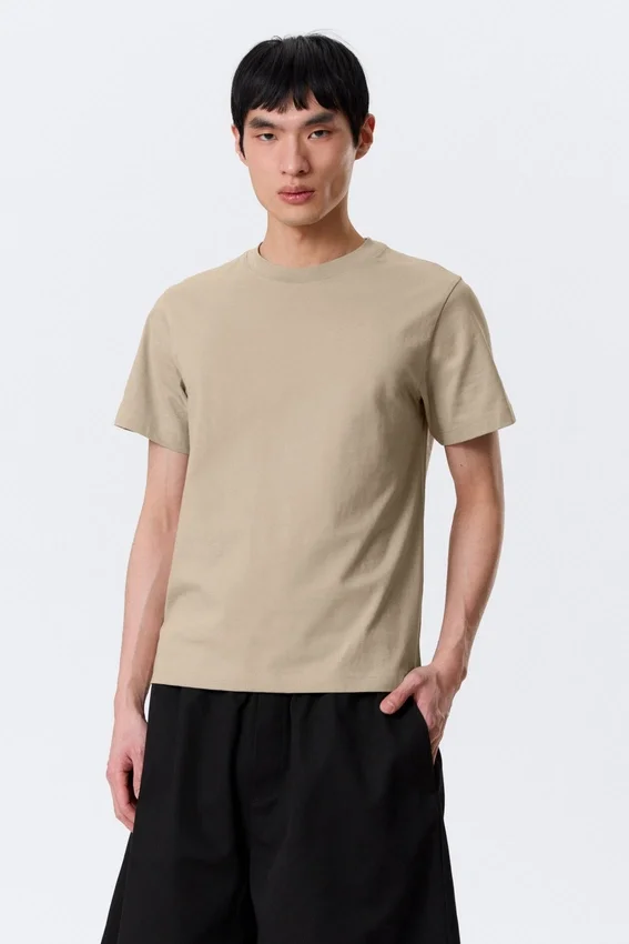 T-Shirt in klassischer Passform – Hellbeige T-Shirt in klassischer Passform – Hellbeige