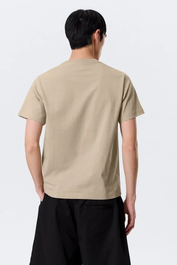 T-Shirt in klassischer Passform – Hellbeige T-Shirt in klassischer Passform – Hellbeige