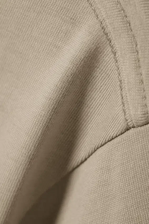 T-Shirt in klassischer Passform – Hellbeige T-Shirt in klassischer Passform – Hellbeige