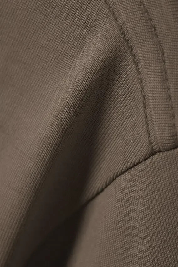 T-Shirt in klassischer Passform – Hellkhaki T-Shirt in klassischer Passform – Hellkhaki