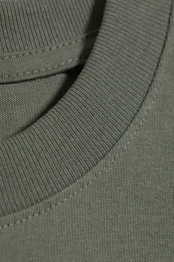 T-Shirt in lockerer Passform – Hellstaubiges Khaki-Grün T-Shirt in lockerer Passform – Hellstaubiges Khaki-Grün