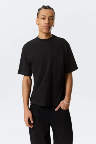 T-Shirt in lockerer Passform – Schwarz