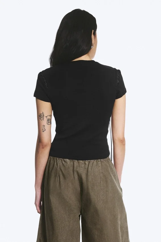 T-Shirt mit geripptem Kreuzverschluss – Schwarz T-Shirt mit geripptem Kreuzverschluss – Schwarz