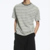 T-Shirt mit lockerer Passform – Weiß – Khaki-Streifen T-Shirt mit lockerer Passform – Weiß – Khaki-Streifen