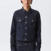 Taillierte Denim-Truckerjacke – Blue Rinse – Dunkelblau