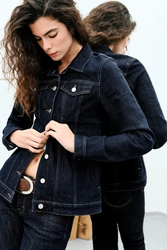 Taillierte Jeansjacke – Blue Rinse – Dunkelblau Taillierte Jeansjacke – Blue Rinse – Dunkelblau