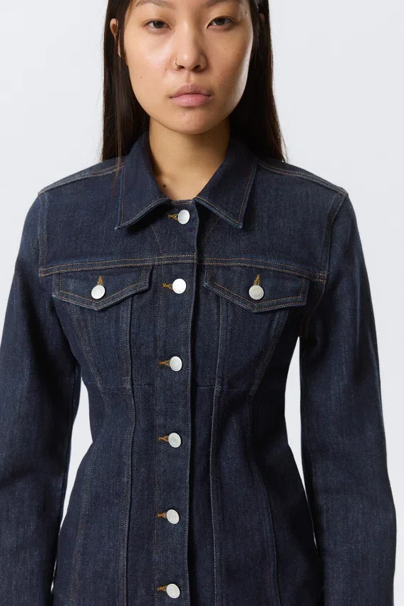 Taillierte Jeansjacke – Blue Rinse – Dunkelblau Taillierte Jeansjacke – Blue Rinse – Dunkelblau