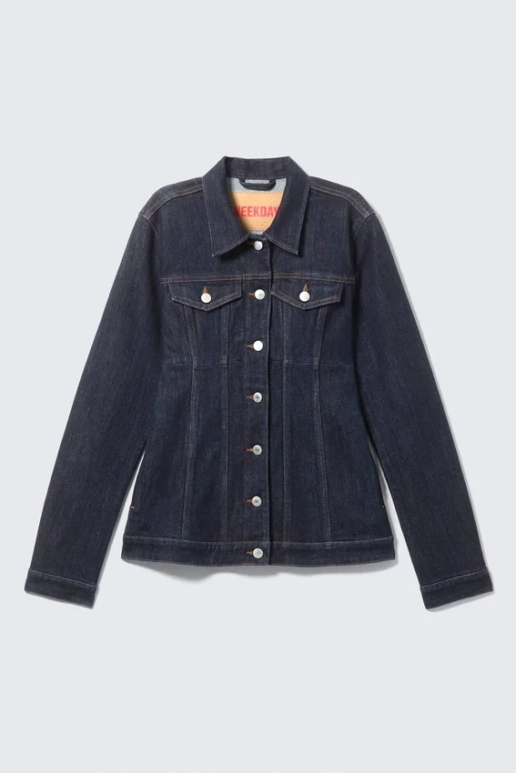 Taillierte Jeansjacke – Blue Rinse – Dunkelblau Taillierte Jeansjacke – Blue Rinse – Dunkelblau