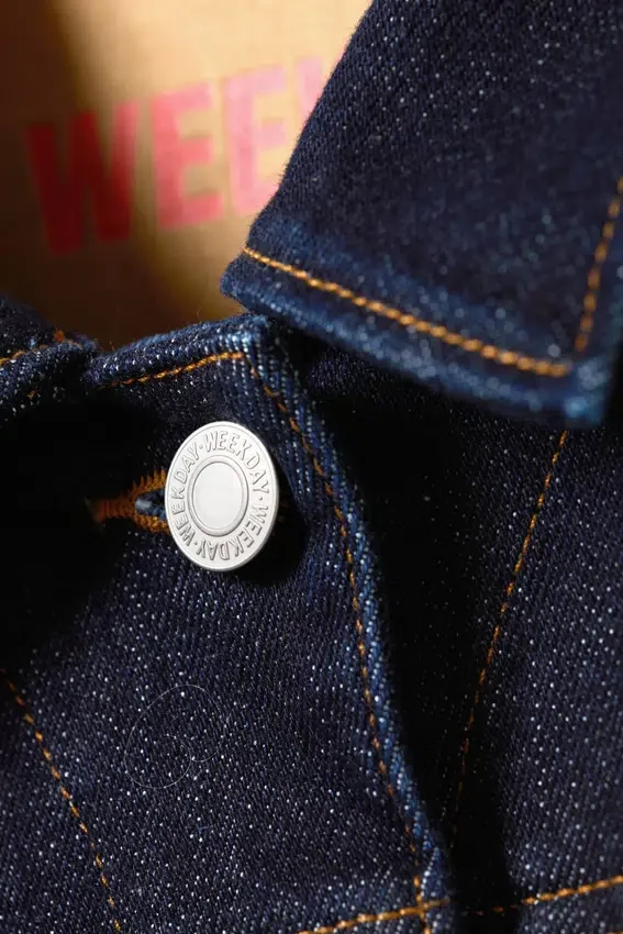 Taillierte Jeansjacke – Blue Rinse – Dunkelblau Taillierte Jeansjacke – Blue Rinse – Dunkelblau