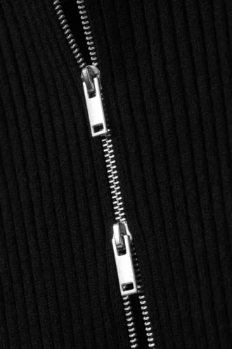 Taillierte Strickjacke mit Rippmuster und Reißverschluss – Schwarz