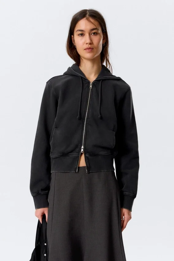 Taillierter Baumwoll-Kapuzenpullover mit Reißverschluss – gewaschen, schwarz Taillierter Baumwoll-Kapuzenpullover mit Reißverschluss – gewaschen, schwarz