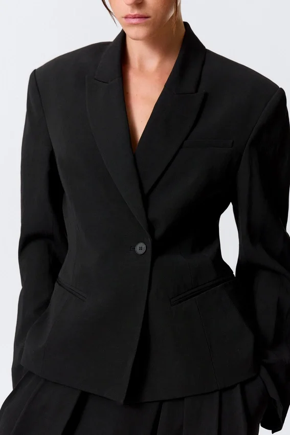 Taillierter Blazer aus Leinenmischung – Schwarz Taillierter Blazer aus Leinenmischung – Schwarz