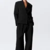 Taillierter Blazer aus Leinenmischung – Schwarz Taillierter Blazer aus Leinenmischung – Schwarz