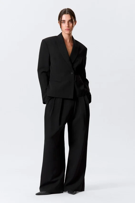 Taillierter Blazer aus Leinenmischung – Schwarz Taillierter Blazer aus Leinenmischung – Schwarz
