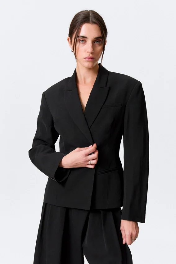 Taillierter Blazer aus Leinenmischung – Schwarz Taillierter Blazer aus Leinenmischung – Schwarz