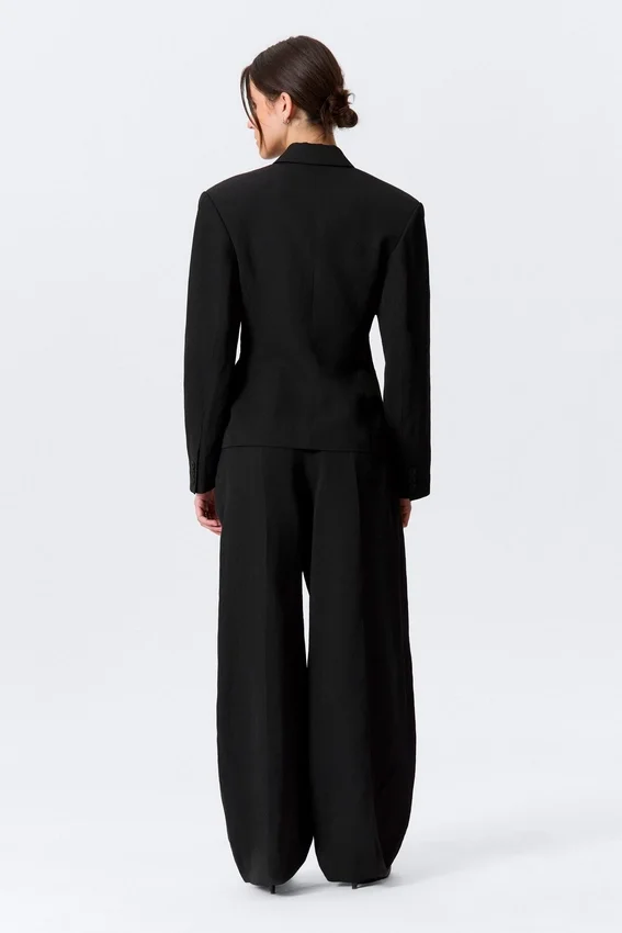 Taillierter Blazer aus Leinenmischung – Schwarz Taillierter Blazer aus Leinenmischung – Schwarz