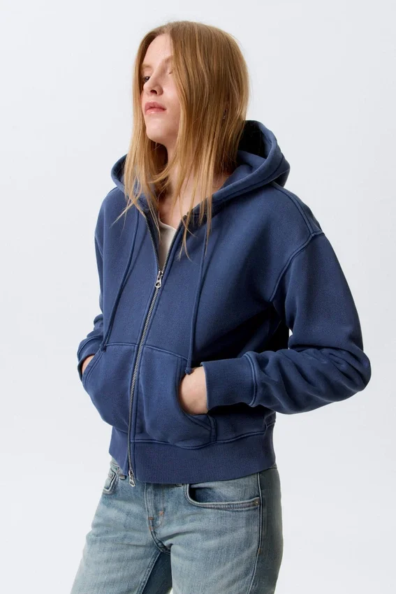 Taillierter Kapuzenpullover mit Reißverschluss – gewaschenes Dunkelblau Taillierter Kapuzenpullover mit Reißverschluss – gewaschenes Dunkelblau