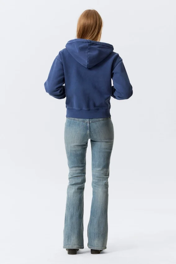 Taillierter Kapuzenpullover mit Reißverschluss – gewaschenes Dunkelblau Taillierter Kapuzenpullover mit Reißverschluss – gewaschenes Dunkelblau