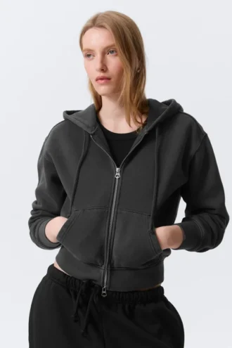 Taillierter Kapuzenpullover mit Reißverschluss – gewaschenes Schwarz Taillierter Kapuzenpullover mit Reißverschluss – gewaschenes Schwarz