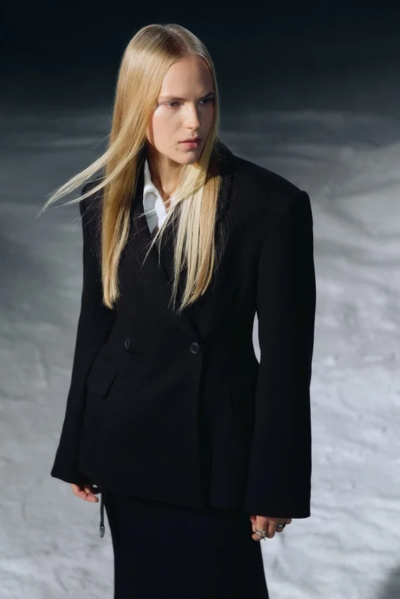 Taillierter Zweireiher-Blazer – Schwarz Taillierter Zweireiher-Blazer – Schwarz